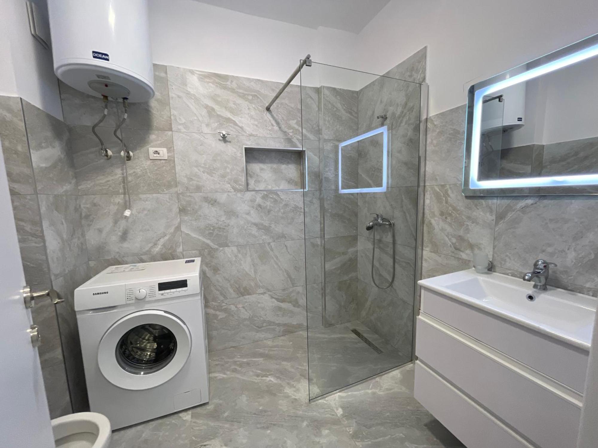 Modern Apartment In Central Vlore Exterior photo